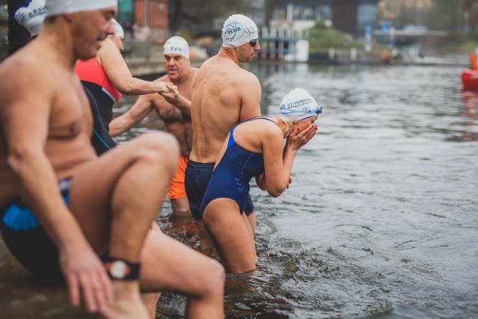 Piąta edycja FOCUS Ice Swimming Bydgoszcz Festival już jutro. Ponad ćwierć tysiąca śmiałków wejdzie do Brdy