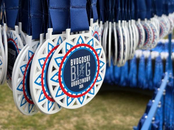 680.urodziny Bydgoszczy na sportowo. Tłumy na starcie Bydgoskiego Biegu Urodzinowego